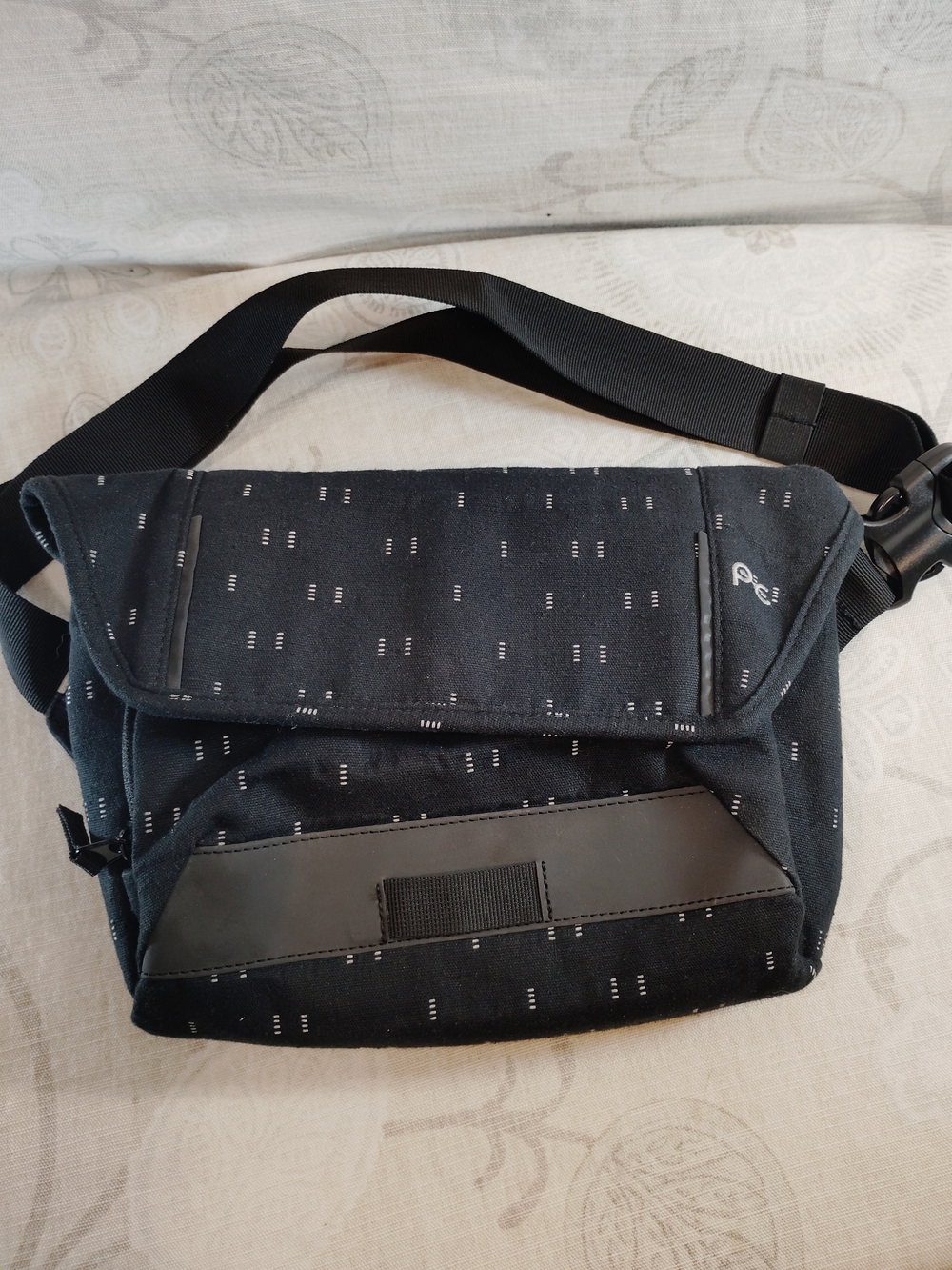 PO Campo Black Crossbody Shoulder/Waist Bag with Subtle Stitch Detail